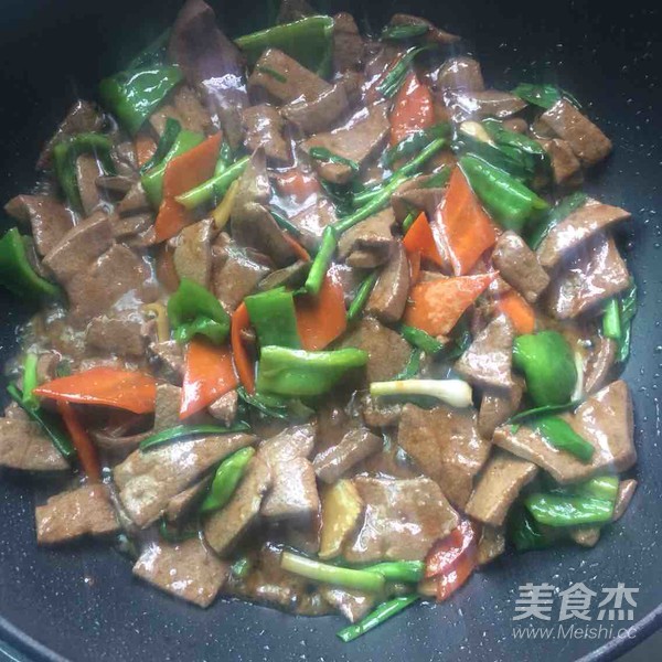 蒜苗炒猪肝拌面