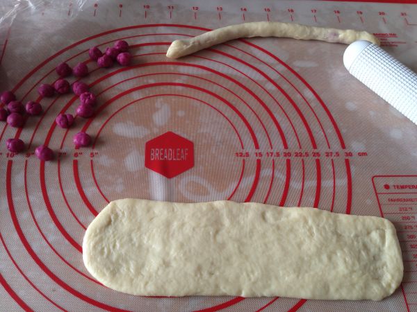 火龙果花瓣吐司