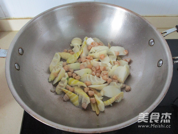 荠菜笋片干贝羹