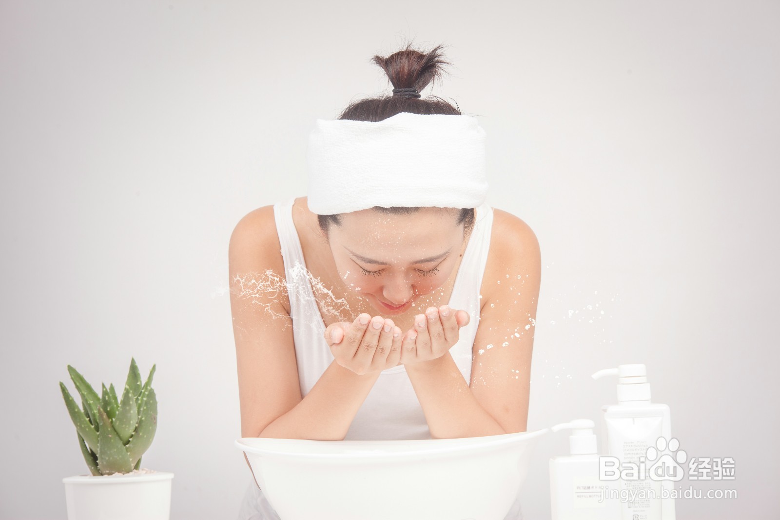 秋天皮肤干燥起皮怎么办呢