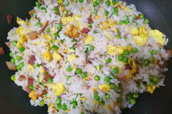 豌豆培根蛋炒饭