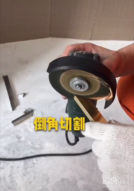 不锈钢线条吊顶做法