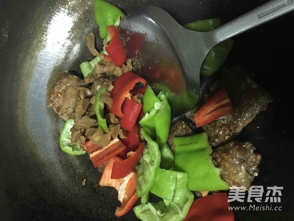 三色排骨的做法