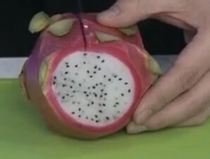 如何快速美观的剥开火龙果的皮