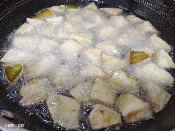 酱香肉段烧茄子