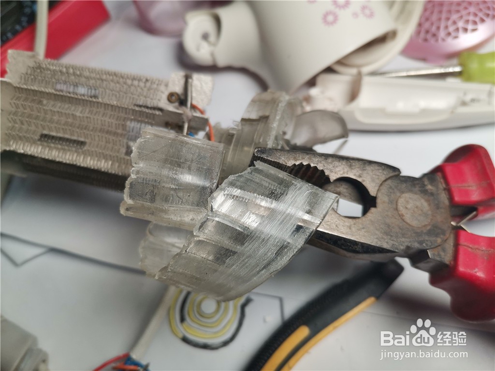 飞科电吹风异响的不花钱修复方法