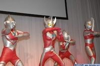 为什么我有奥特曼变身器还是不能变身???