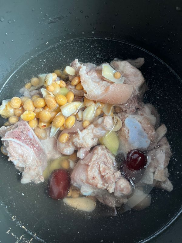 香浓黄豆猪脚汤