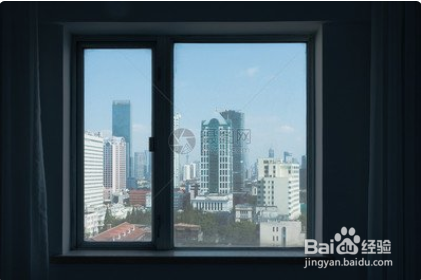 鸟啄窗户玻璃怎么赶走