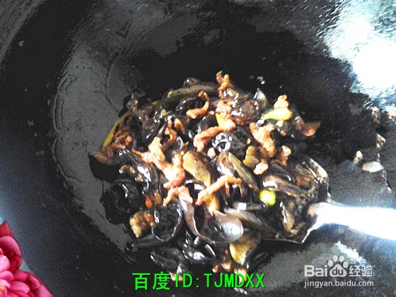 怎么做唇齿留香的肉炒细长茄子