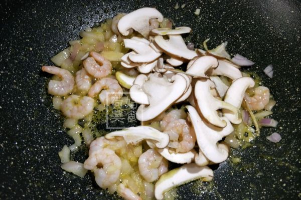 沙茶酱虾仁炒面