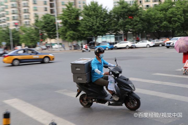 学生、家长和居民，在交通文明方面该怎么做