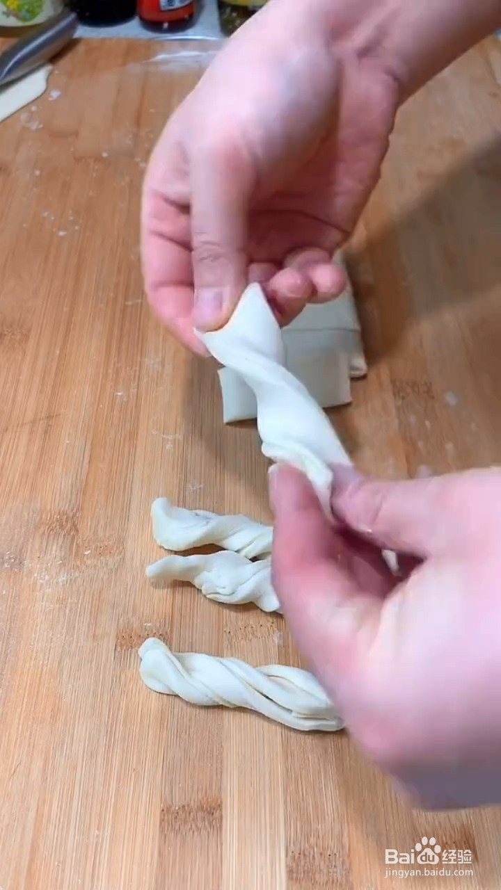 如何制作土豆排骨焖花卷