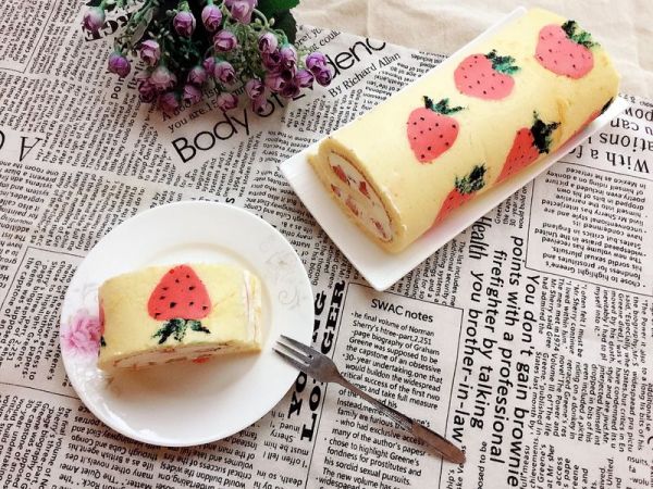 草莓奶油蛋糕卷