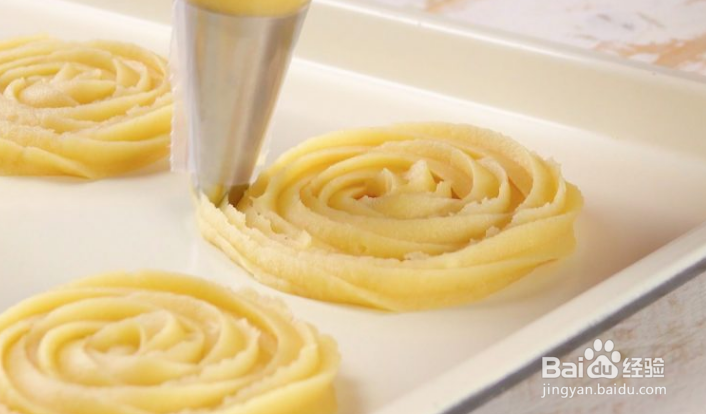 怎么制作奶油肉桂卷三明治