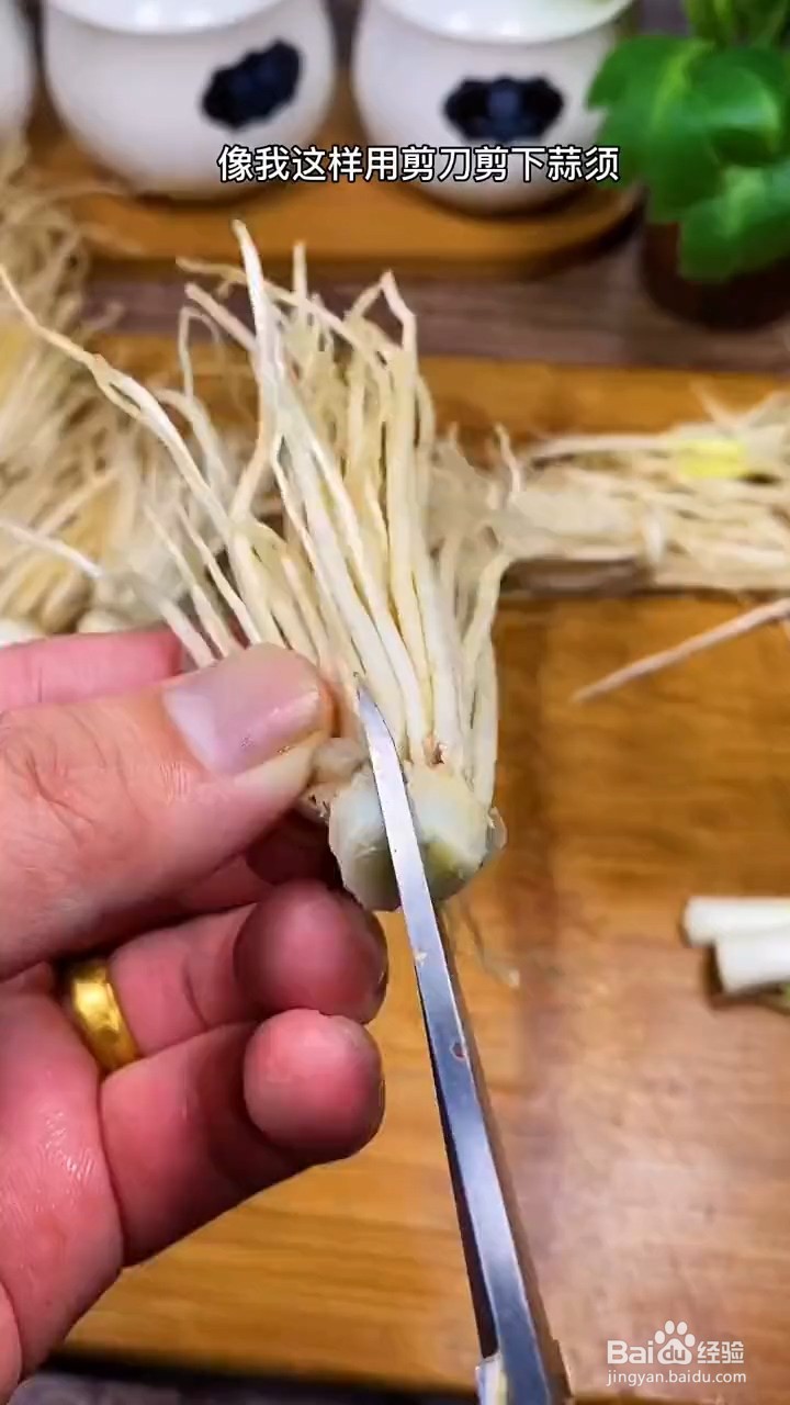 如何自制美味好吃的凉拌大蒜