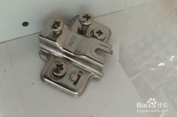 柜子螺丝孔孔眼烂了怎么修复