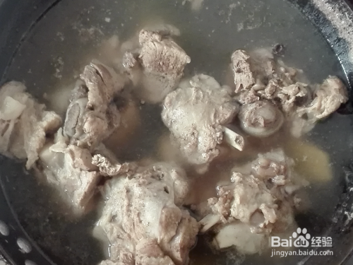 骨头汤炖白菜的做法