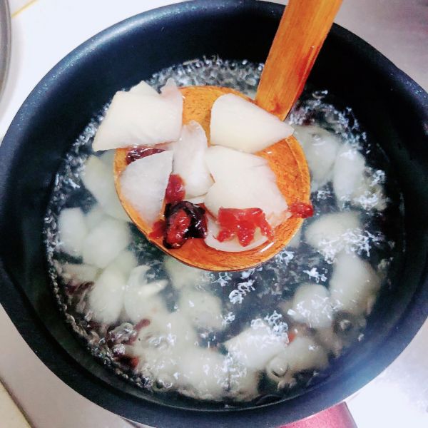 蔓越莓雪梨百合藕粉羹