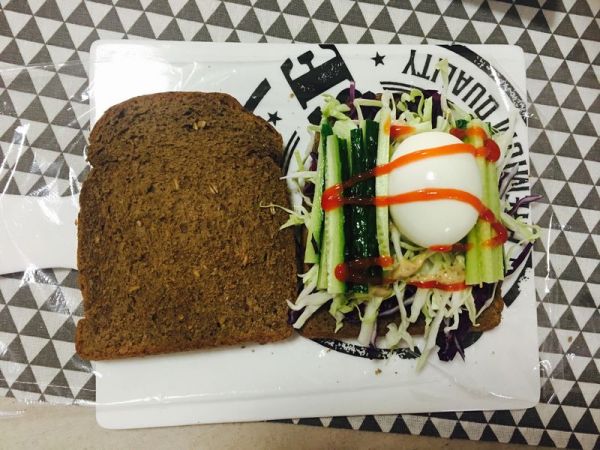 蔬菜鸡蛋三明治