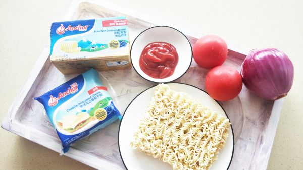 芝士焗番茄肉酱方便面