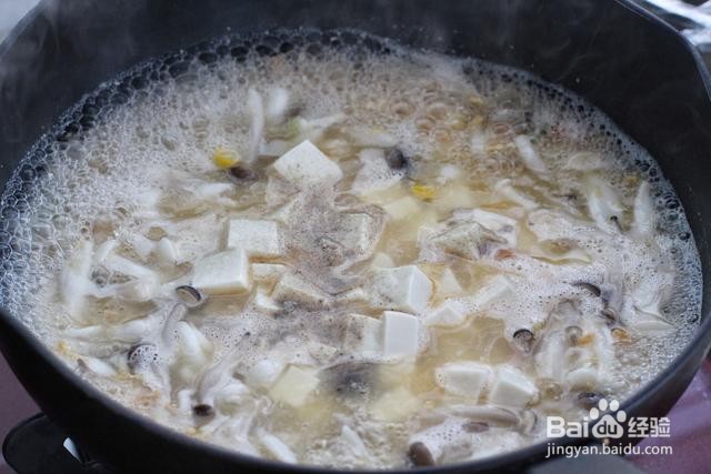 怎么做菌菇虾仁豆腐汤