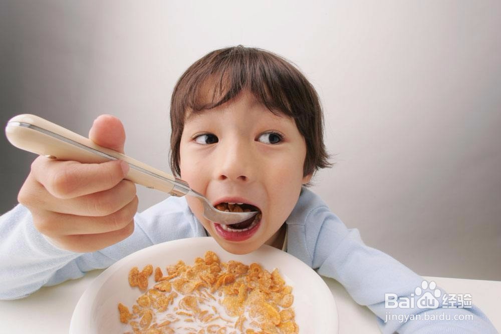 孩子怕黑胆小怎么办 孩子不敢一个人睡觉怎么办