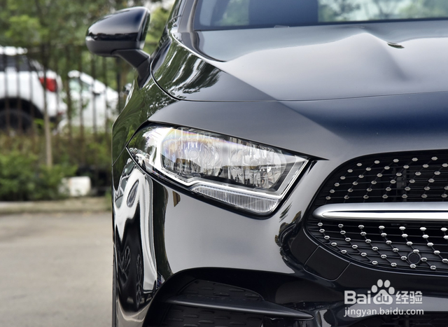 终向国人妥协！配E级内饰近零噪音，破百7秒