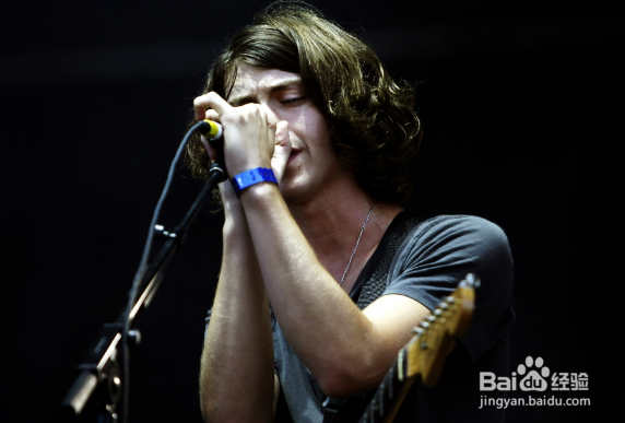 怎样在人多的场合大胆歌唱?