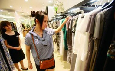 如何成为一名优秀的商场服装销售人员?