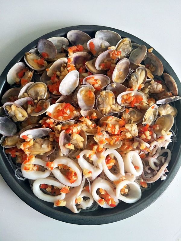 蒜蓉粉丝烤花蛤鱿鱼