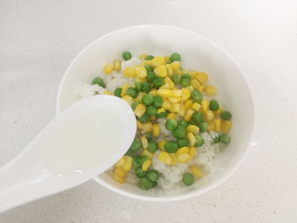 青豌豆肉松饭团