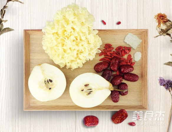 十月静补第九弹:红枣雪梨银耳汤