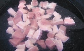 红烧肉炖板栗的做法