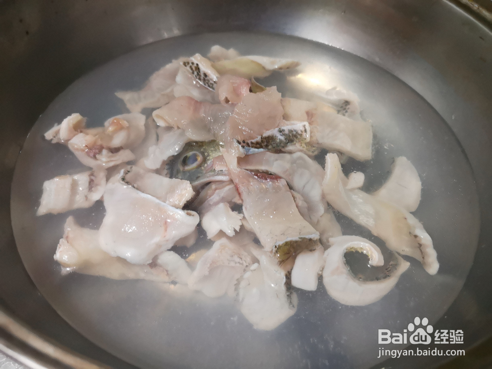 金汤酸辣鲈鱼的做法