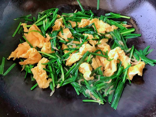 韭菜虾皮炒鸡蛋