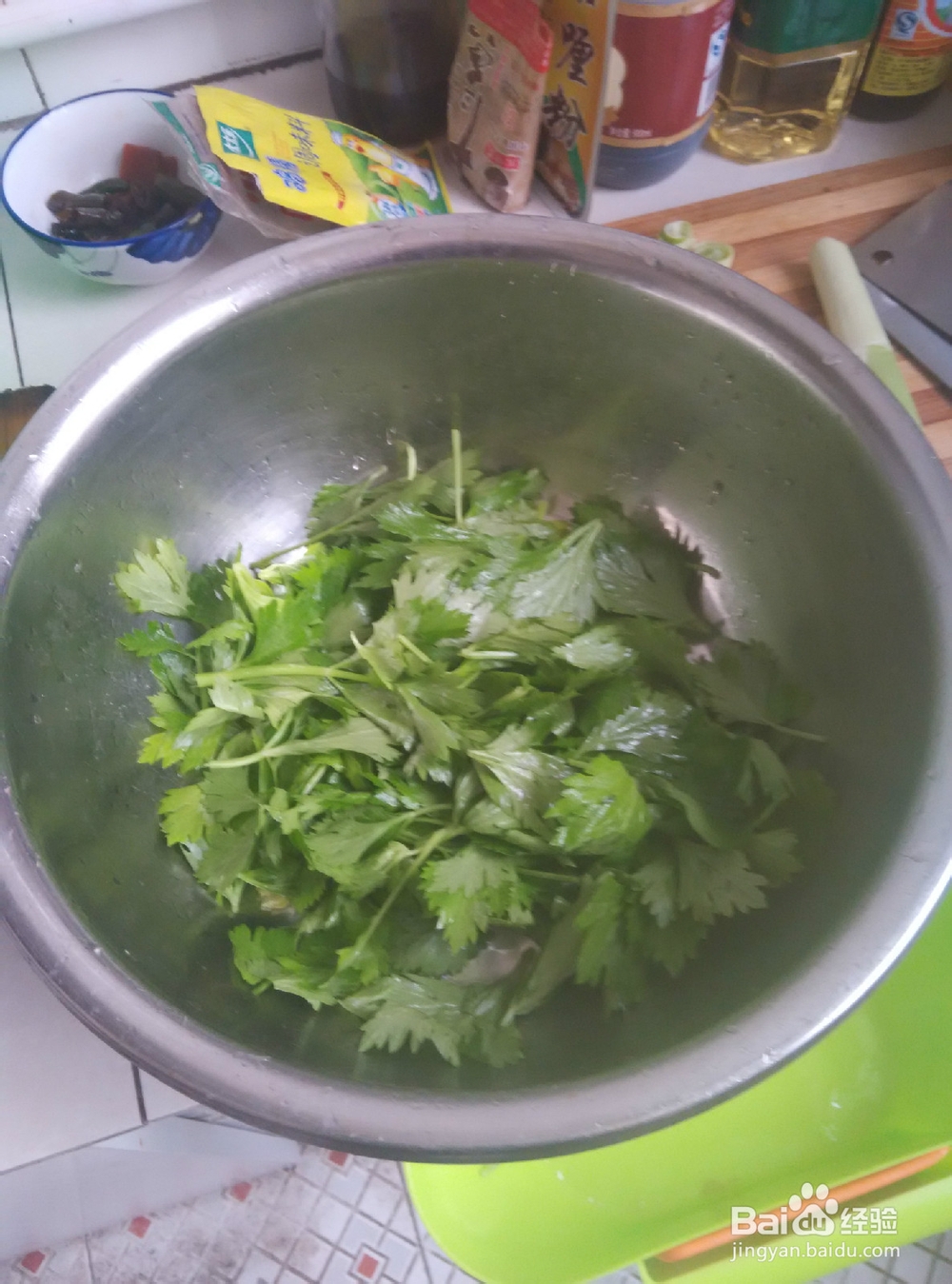 如何用炒菜锅蒸芹菜叶