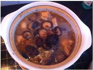 制作蘑菇炖鸡