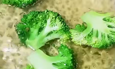 低脂西兰花虾仁蛋饼怎么做？