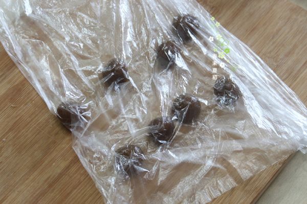 和果子板栗蓉桃山