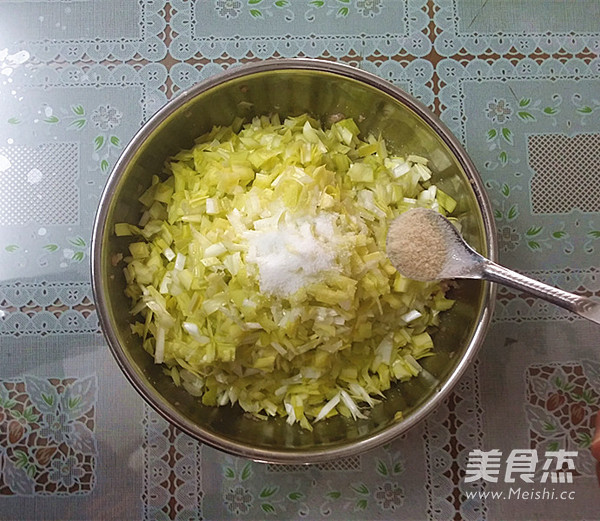 黄金万两-韭黄猪肉春卷