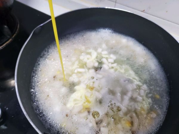 鸡蛋玉米菌菇汤