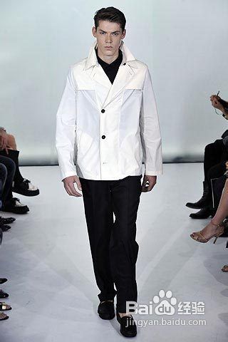 解密!走路的姿态和鞋跟磨偏对人健康的危害？