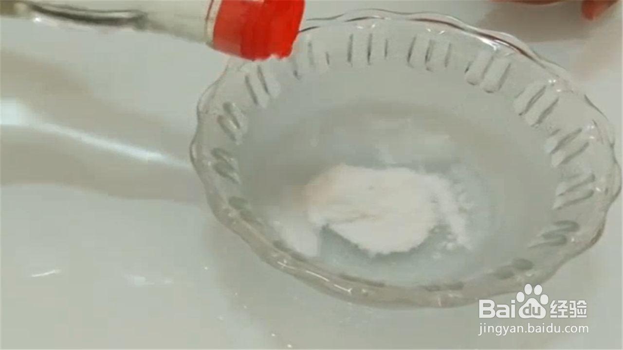 如何缓解手脚干裂的问题？