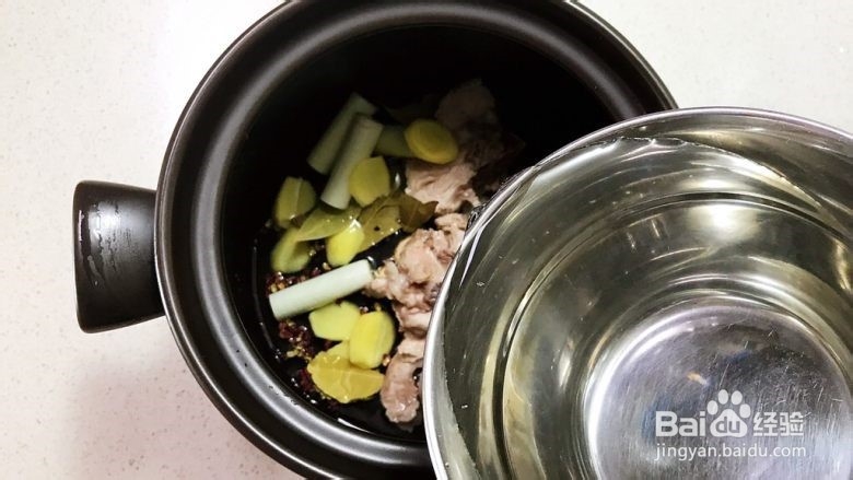 砂锅脊骨鲜藕汤