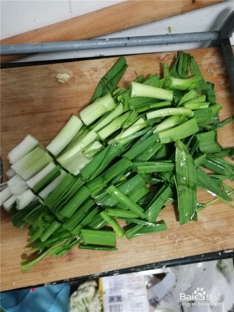 大蒜苗炒猪腿肉