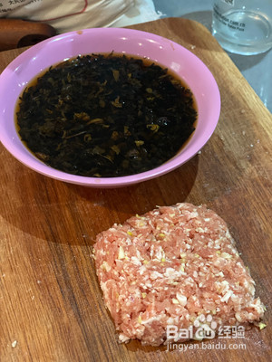 梅干菜扣肉饼的做法