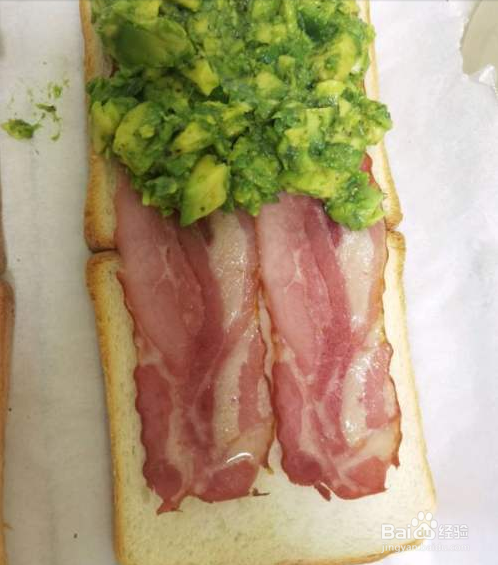 牛油果培根溏心蛋三明治的做法