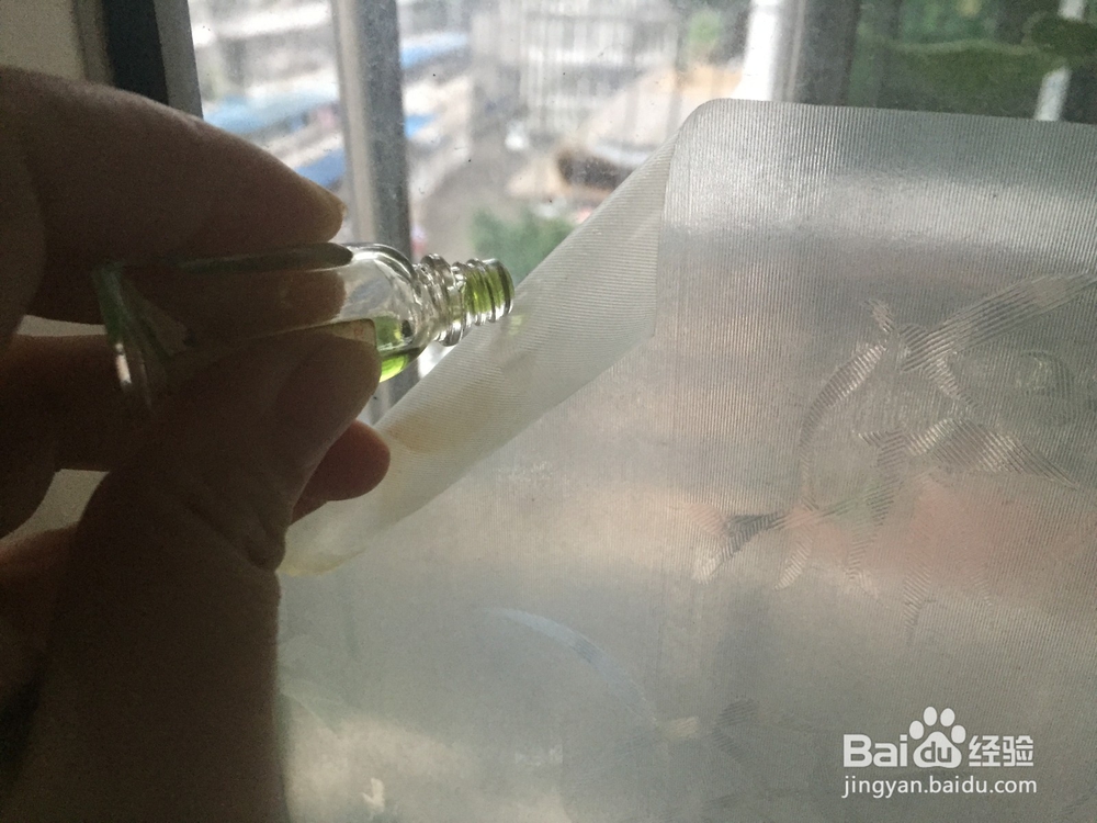 如何去掉玻璃上的磨砂纸