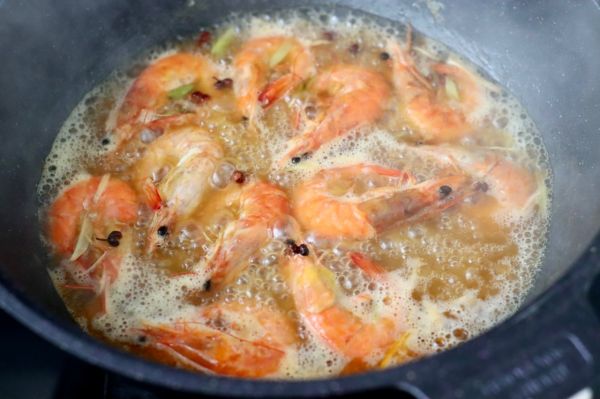 酸汤对虾海鲜菇